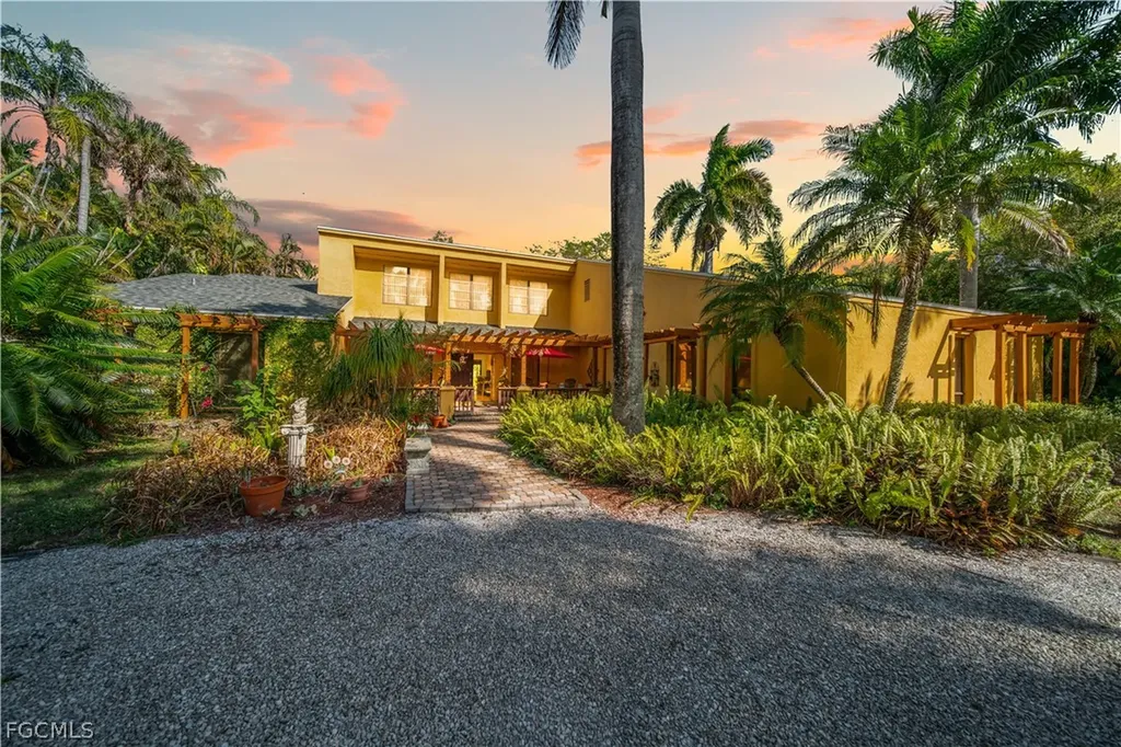 184 W Mariana Avenue North Fort Myers FL 33903