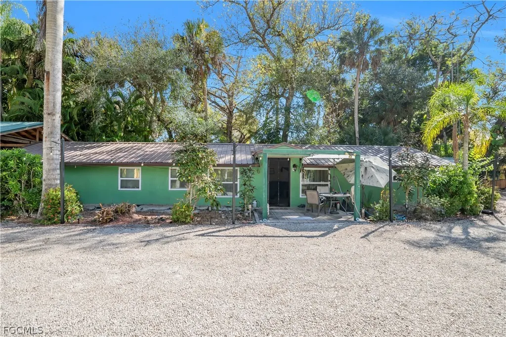 184 W Mariana Avenue North Fort Myers FL 33903