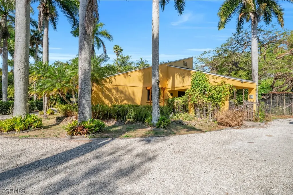 184 W Mariana Avenue North Fort Myers FL 33903