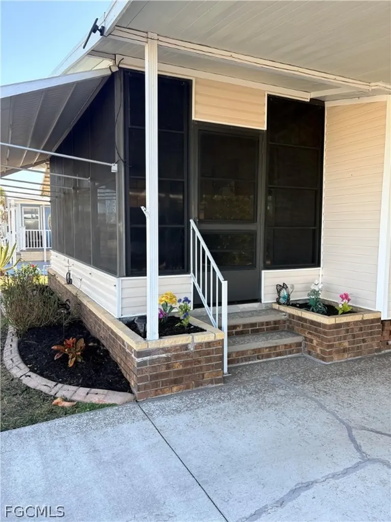 3137 Old Farm House Drive North Fort Myers FL 33917