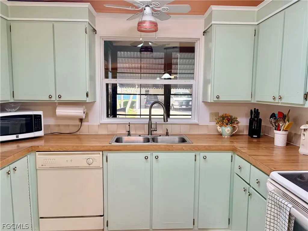 3137 Old Farm House Drive North Fort Myers FL 33917