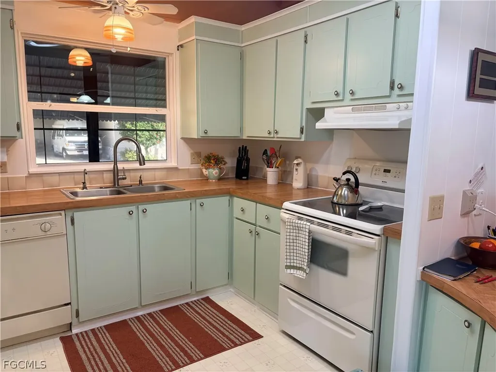 3137 Old Farm House Drive North Fort Myers FL 33917