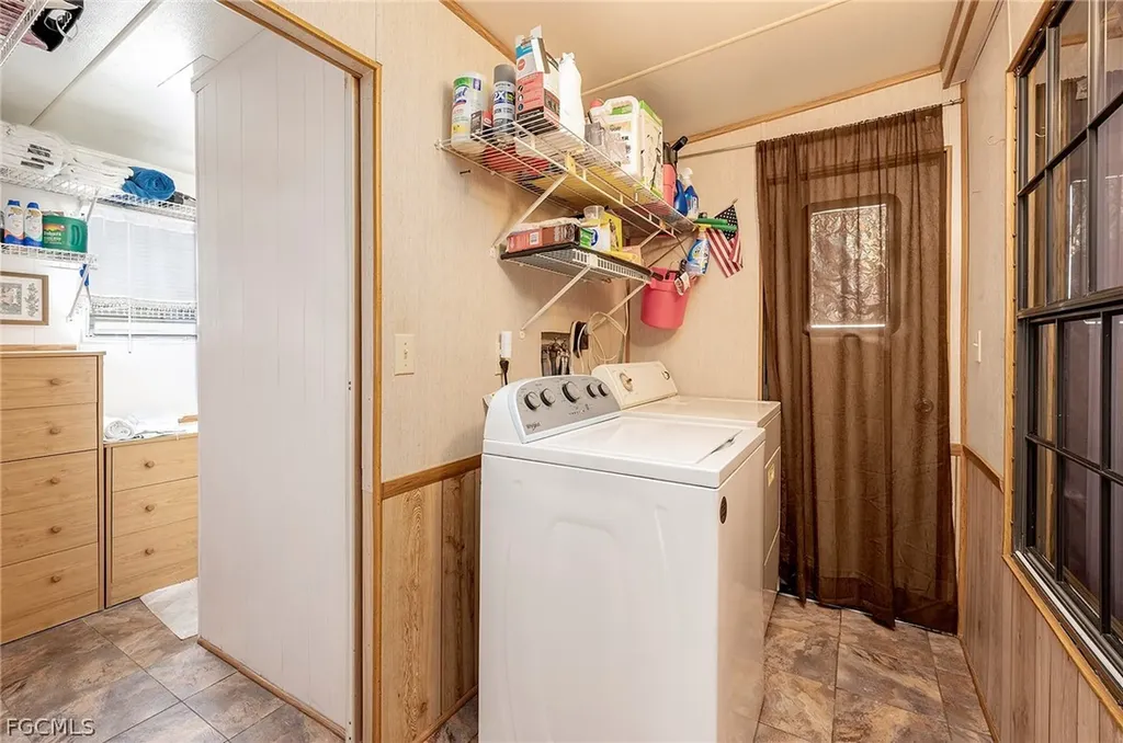 121 Caravan Circle North Fort Myers FL 33903