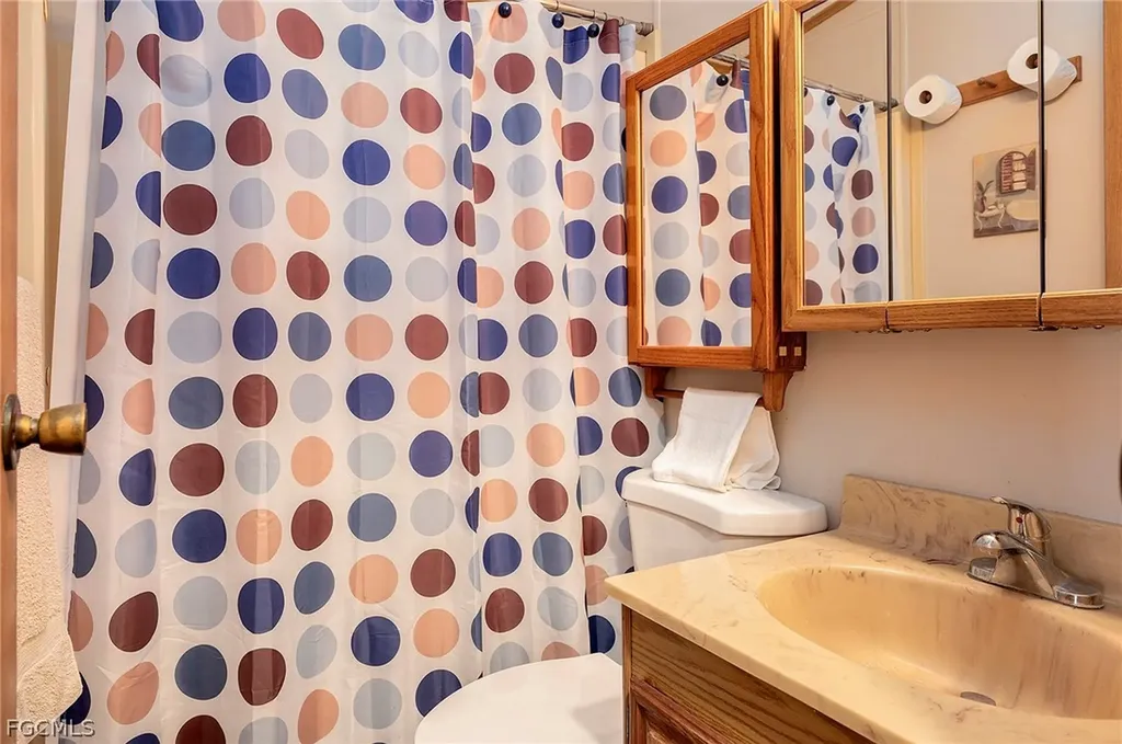 121 Caravan Circle North Fort Myers FL 33903