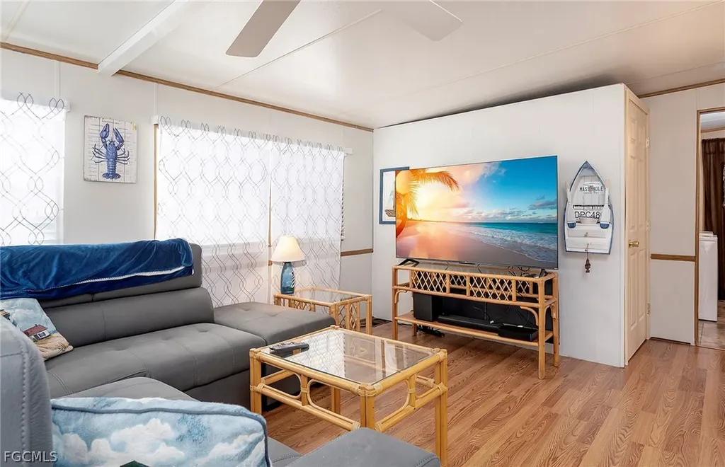 121 Caravan Circle North Fort Myers FL 33903