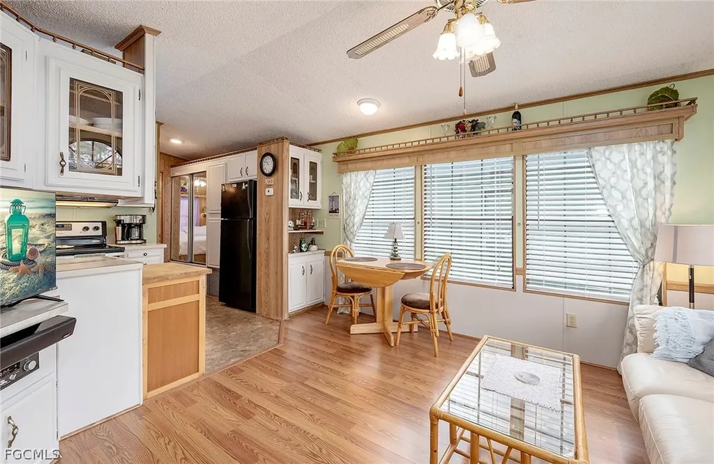 121 Caravan Circle North Fort Myers FL 33903