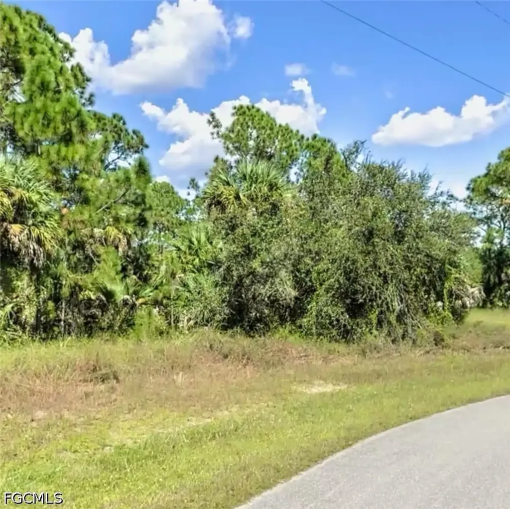 8056 Rolling Circle Labelle FL 33935