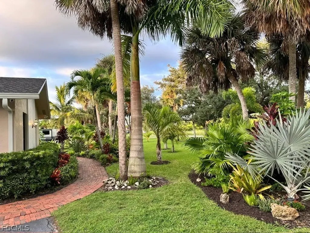 7337 Lake Drive Fort Myers FL 33908