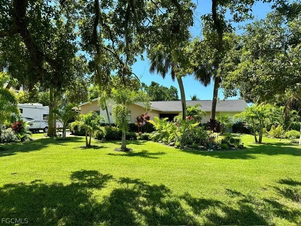 7337 Lake Drive Fort Myers FL 33908