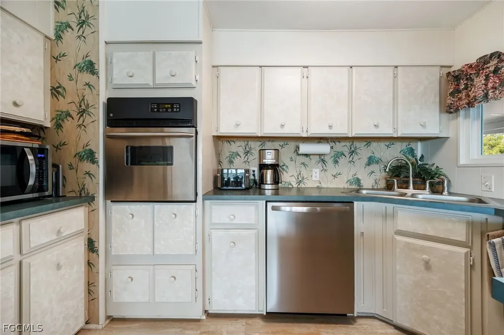 324 Nicklaus Boulevard North Fort Myers FL 33903