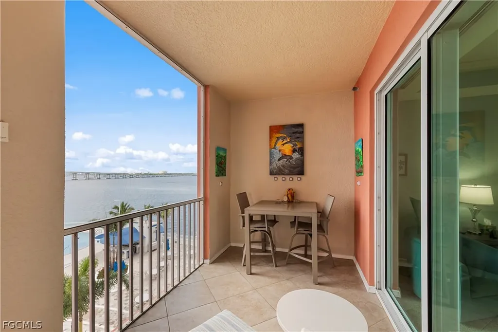 2745 1st Street Fort Myers FL 33916