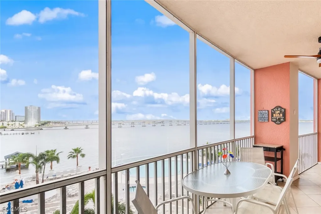 2745 1st Street Fort Myers FL 33916