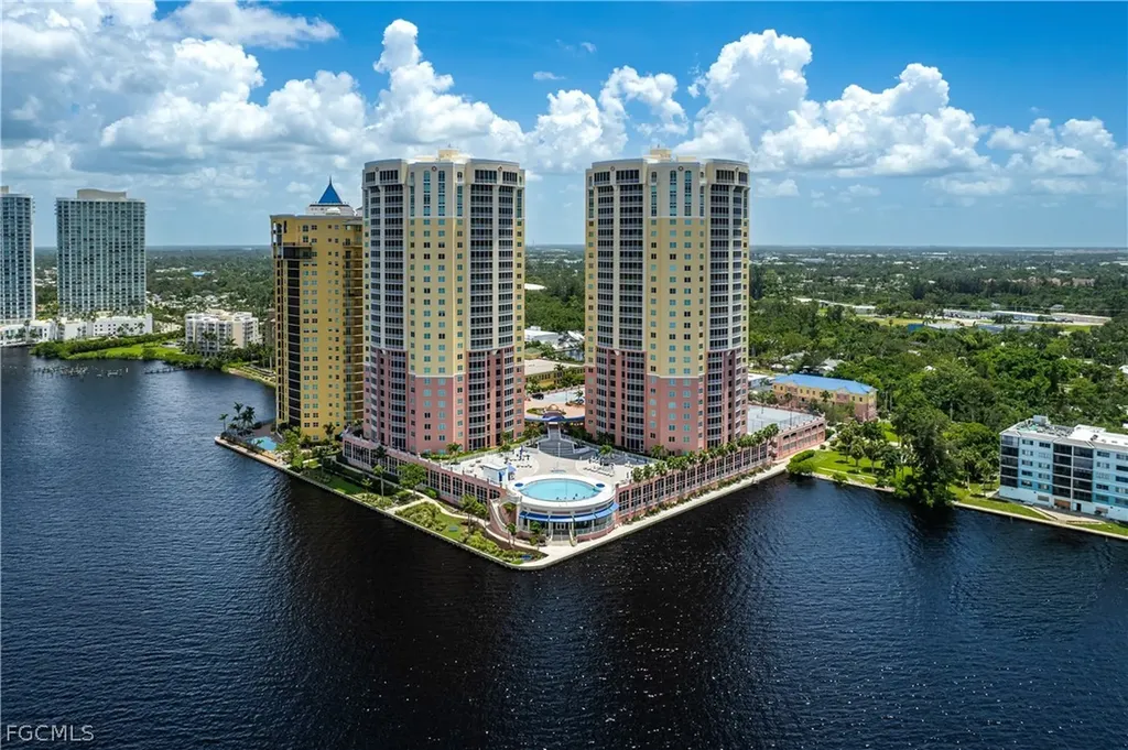 2745 1st Street Fort Myers FL 33916