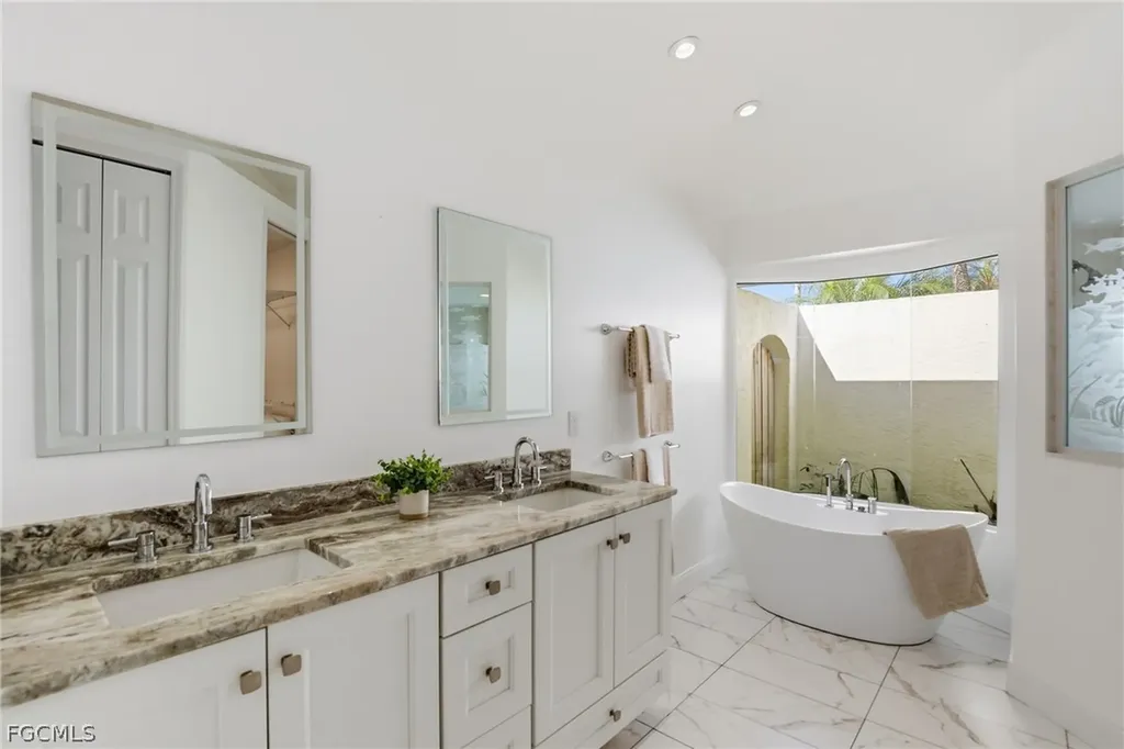 828 SW 52nd Street Cape Coral FL 33914