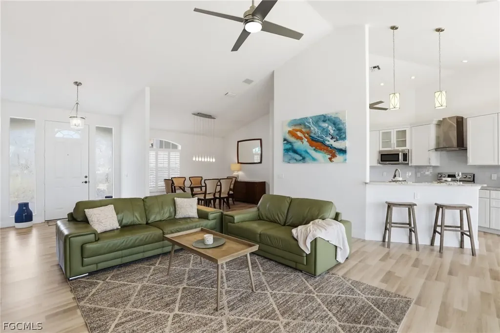 828 SW 52nd Street Cape Coral FL 33914