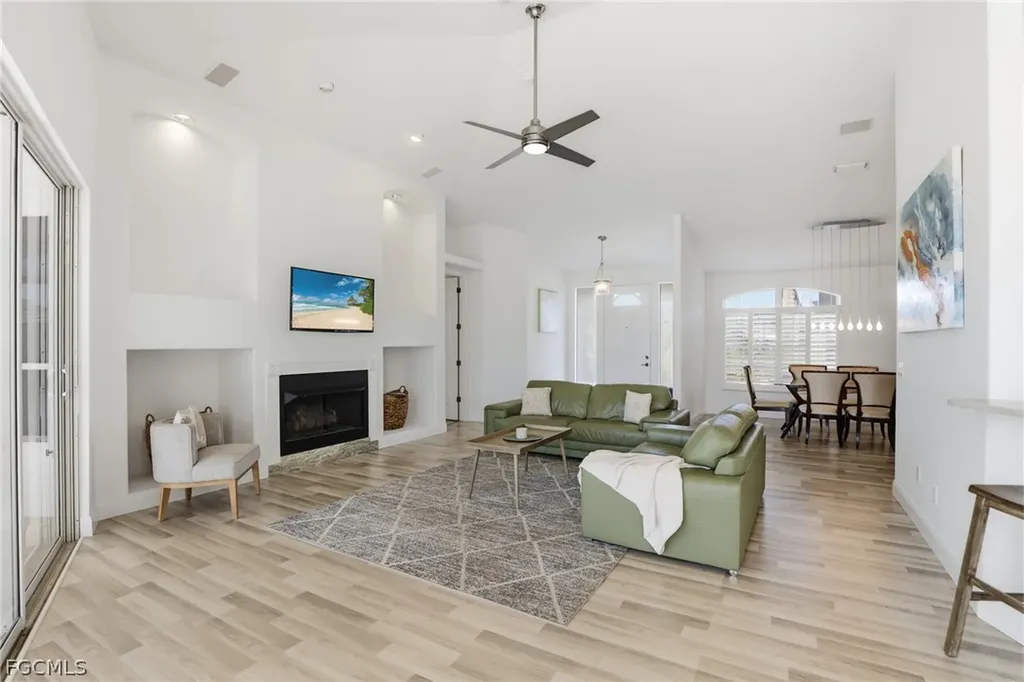 828 SW 52nd Street Cape Coral FL 33914