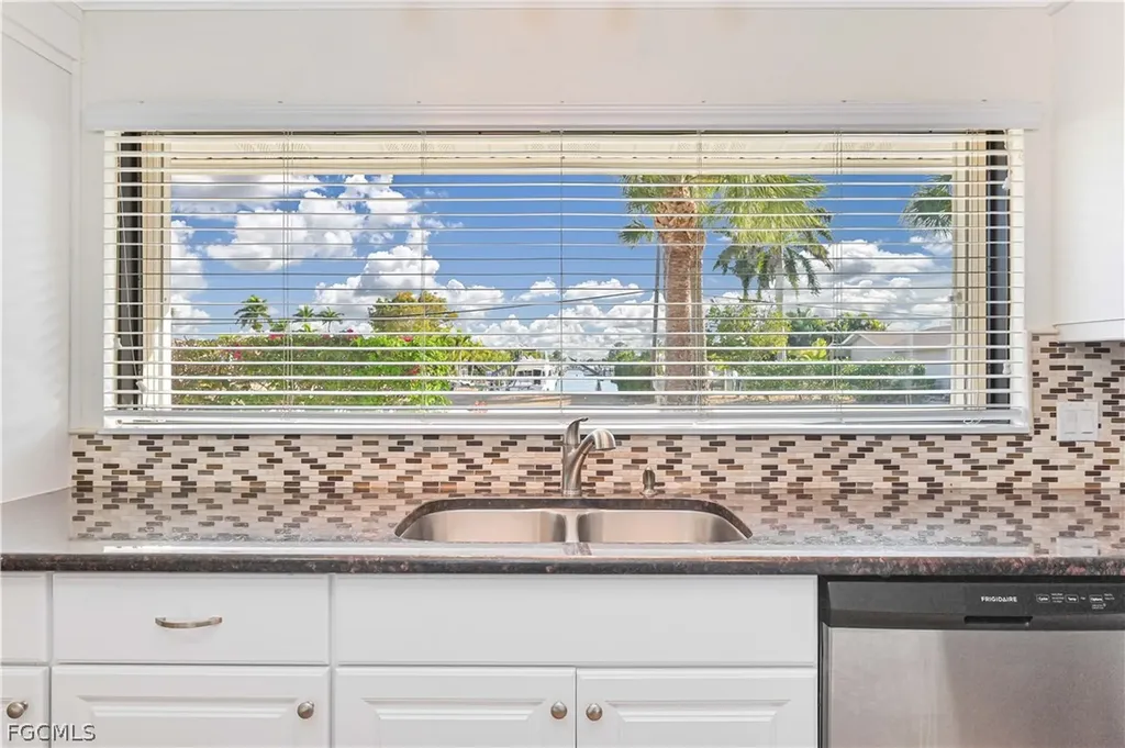 711 Monterey Avenue Cape Coral FL 33904