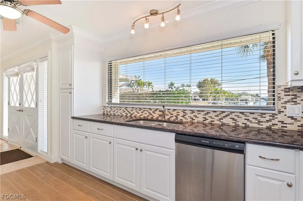 711 Monterey Avenue Cape Coral FL 33904