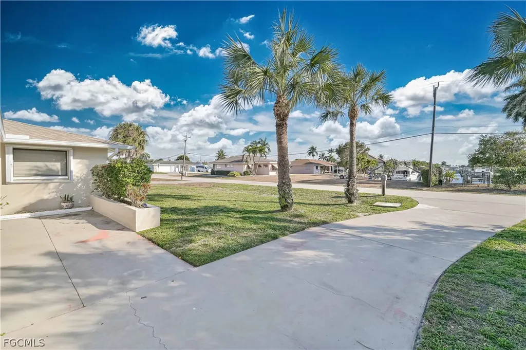 711 Monterey Avenue Cape Coral FL 33904