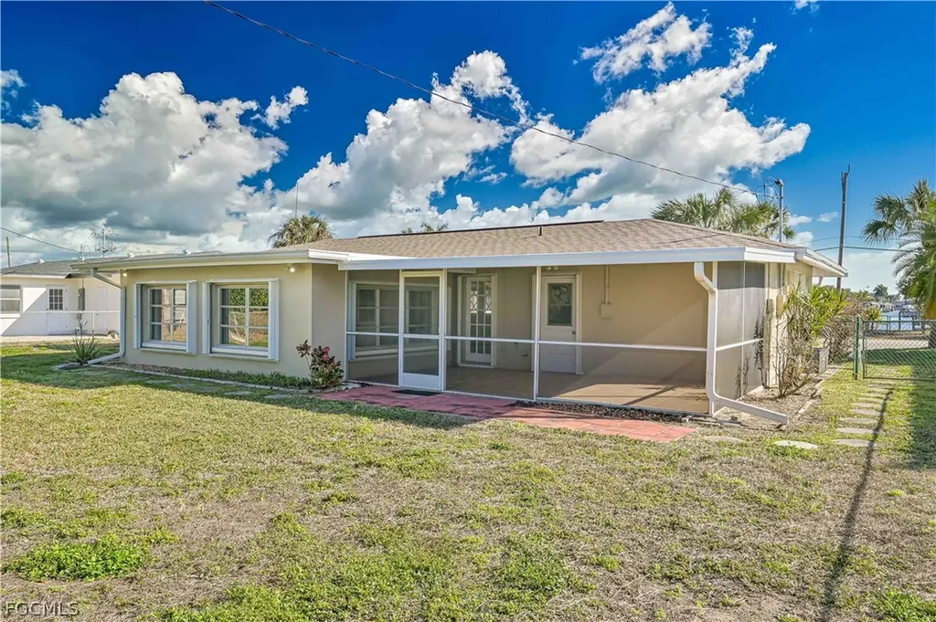 711 Monterey Avenue Cape Coral FL 33904