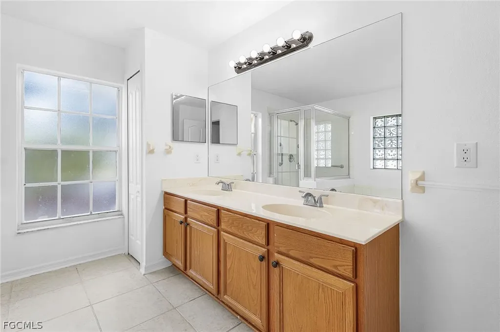 2236 SE 11th Place Cape Coral FL 33990