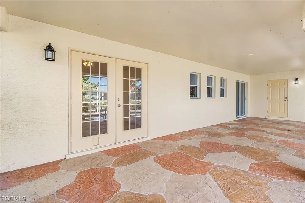 2236 SE 11th Place Cape Coral FL 33990