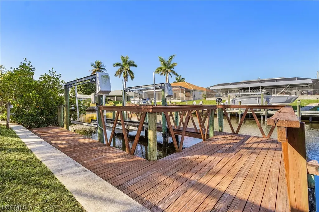 2236 SE 11th Place Cape Coral FL 33990