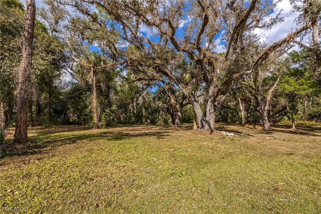 18851 Palm Beach Boulevard Alva FL 33920