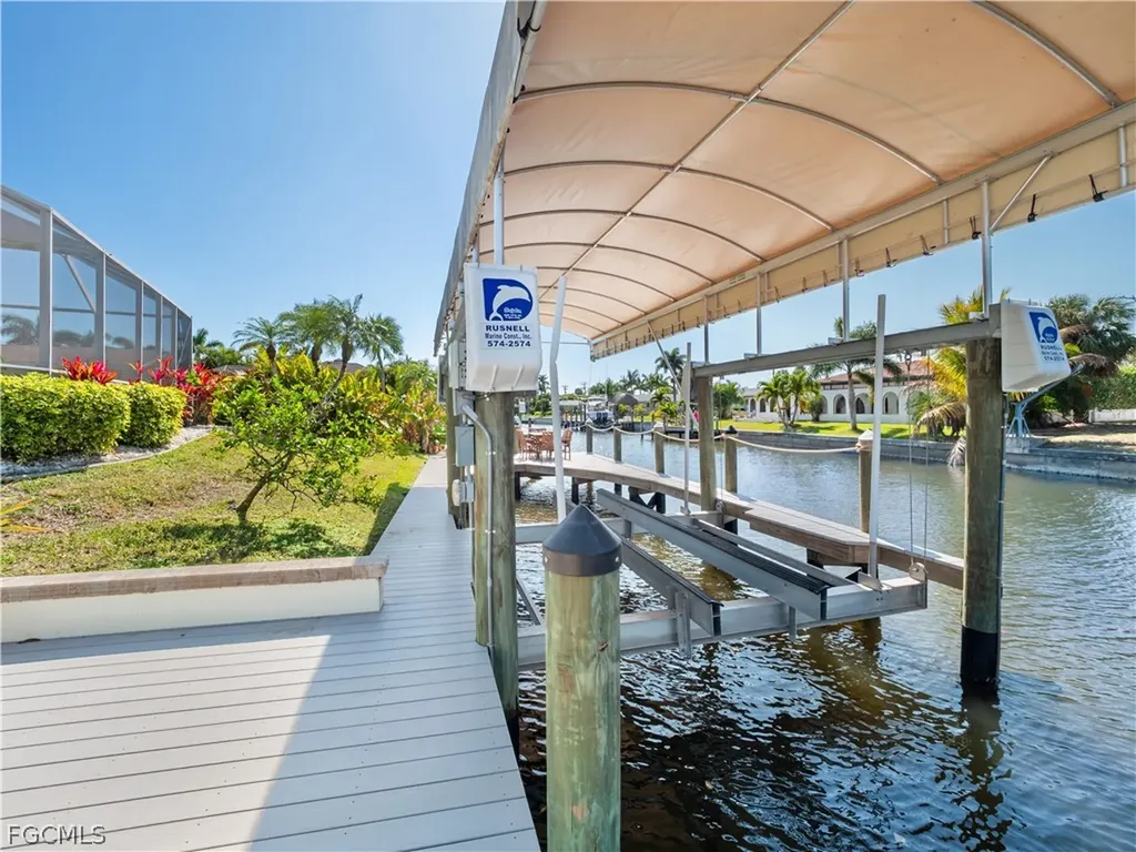 5222 Nautilus Drive Cape Coral FL 33904