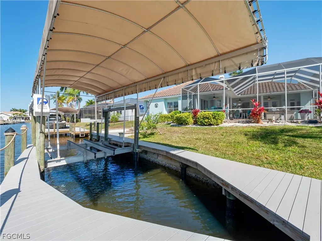 5222 Nautilus Drive Cape Coral FL 33904