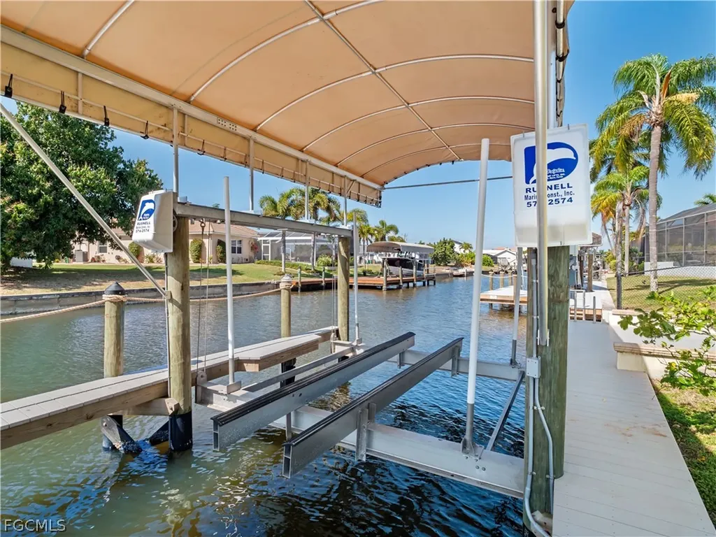 5222 Nautilus Drive Cape Coral FL 33904