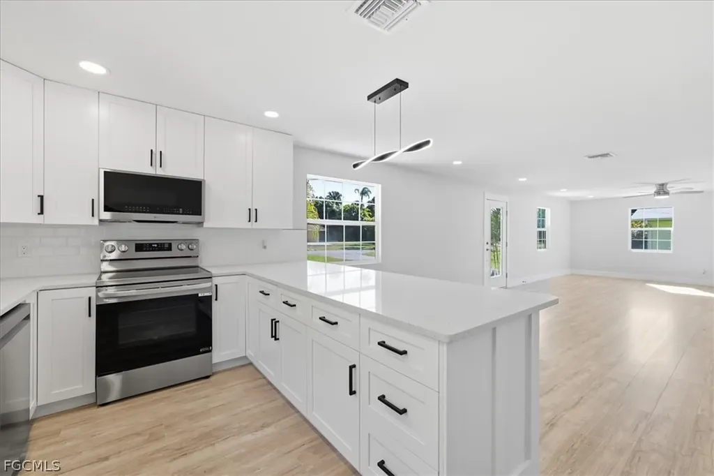 137 Dow Lane North Fort Myers FL 33917