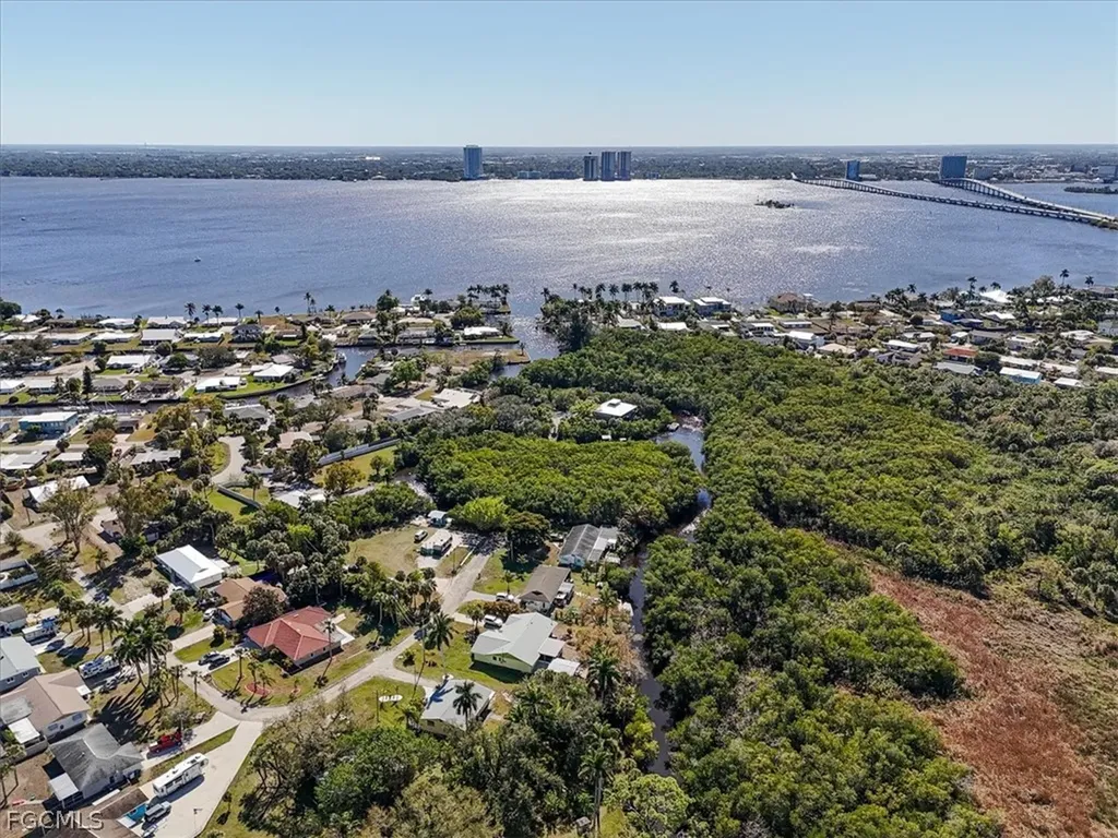 137 Dow Lane North Fort Myers FL 33917