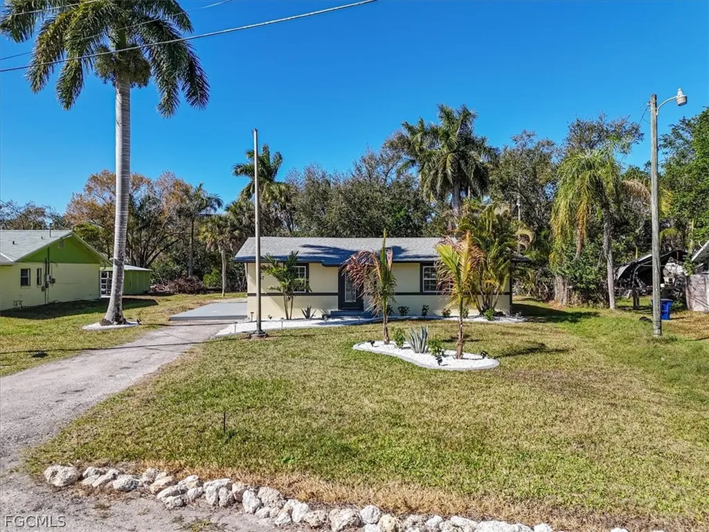 137 Dow Lane North Fort Myers FL 33917