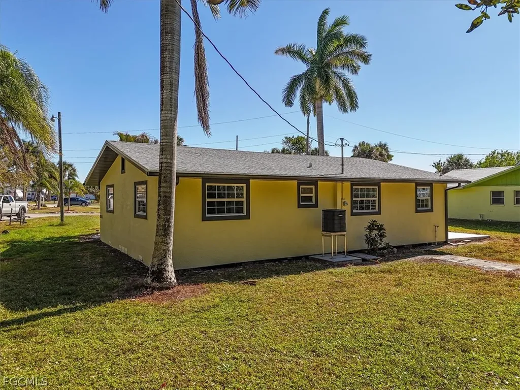 137 Dow Lane North Fort Myers FL 33917