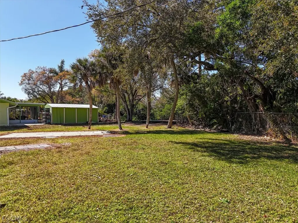 137 Dow Lane North Fort Myers FL 33917