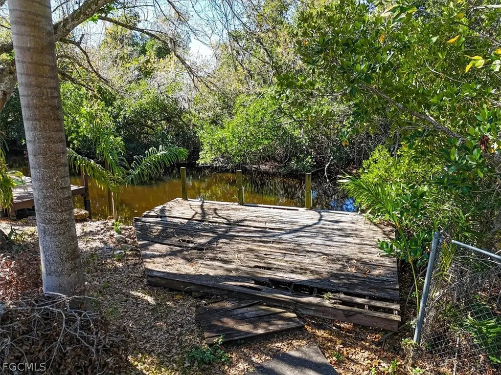 137 Dow Lane North Fort Myers FL 33917