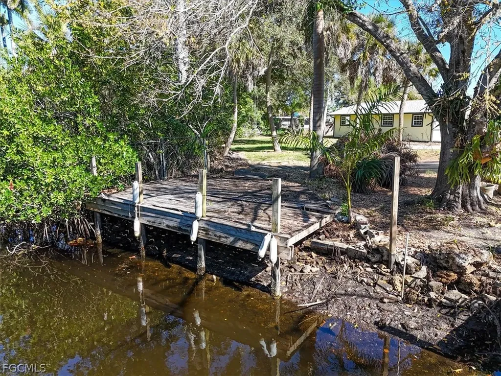 137 Dow Lane North Fort Myers FL 33917