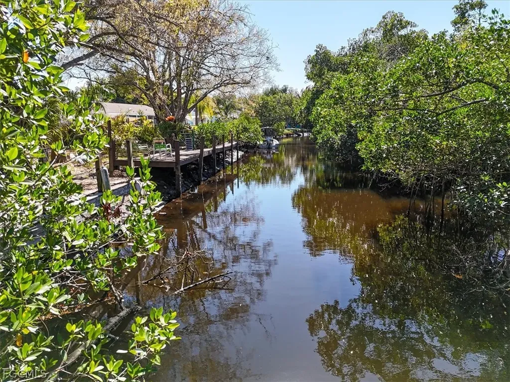137 Dow Lane North Fort Myers FL 33917