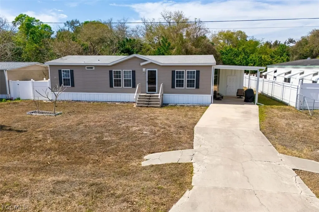 7638 Peyraud Drive North Fort Myers FL 33917