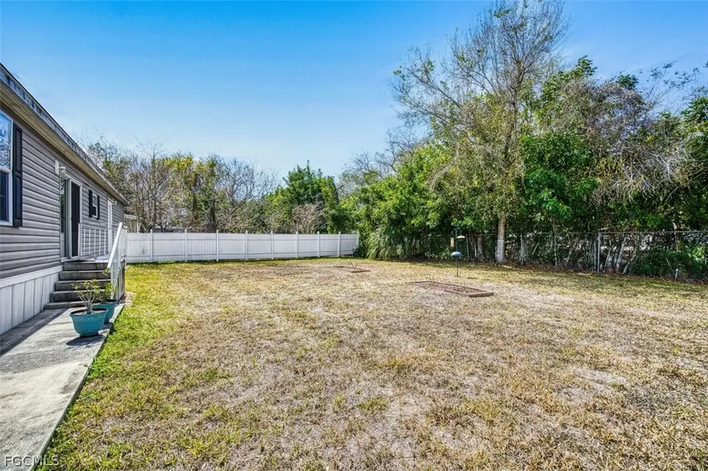 7638 Peyraud Drive North Fort Myers FL 33917