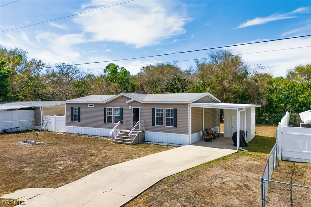 7638 Peyraud Drive North Fort Myers FL 33917