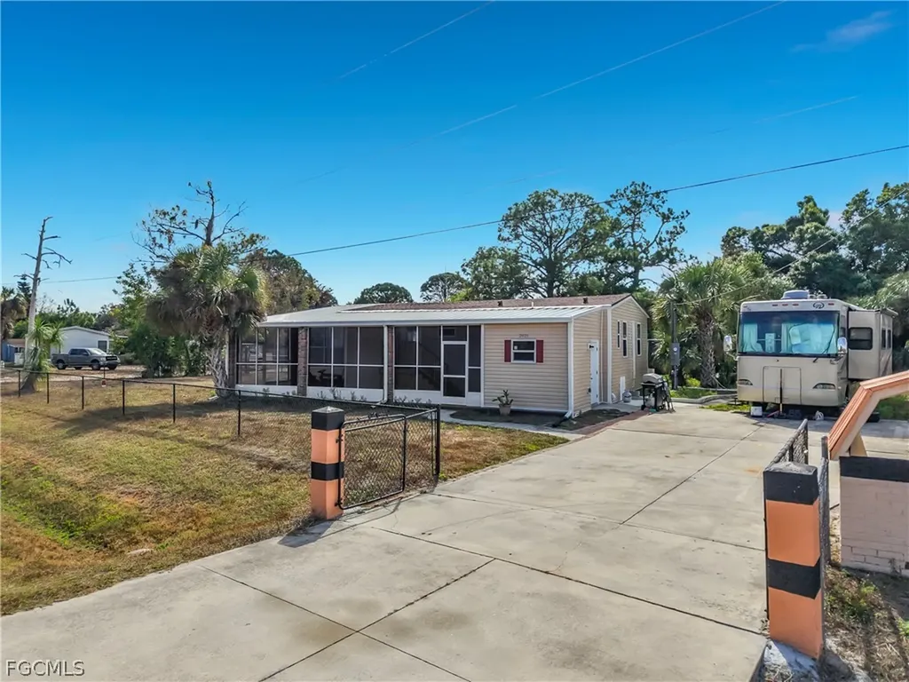 2425 Case Lane North Fort Myers FL 33917