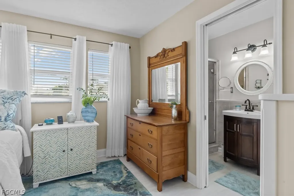 4528 SE 1st Place Cape Coral FL 33904