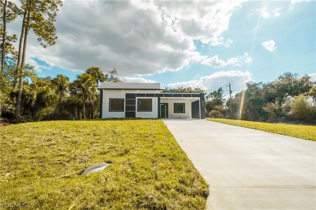 3304 E 15th Street Lehigh Acres FL 33972