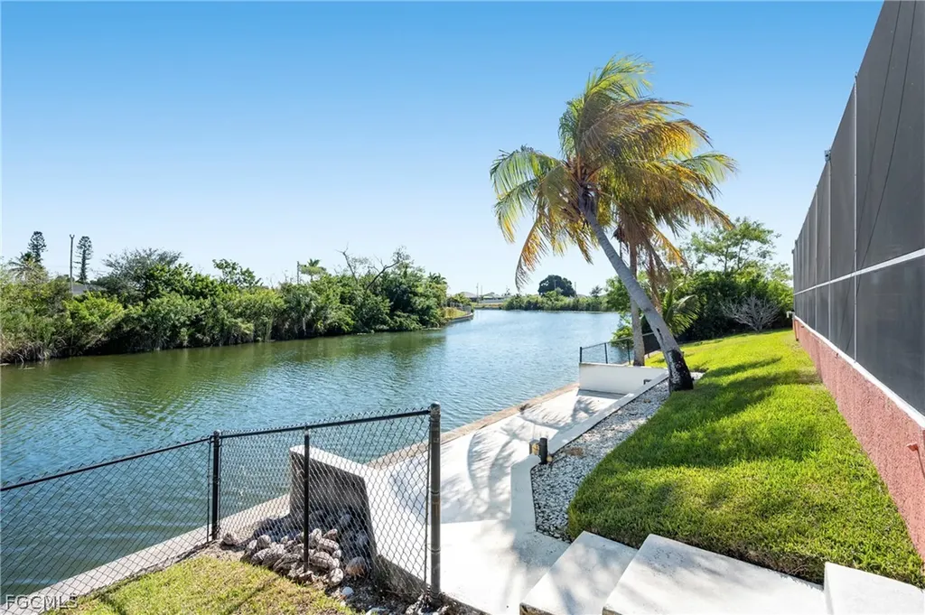 2007 NE 1st Avenue Cape Coral FL 33909