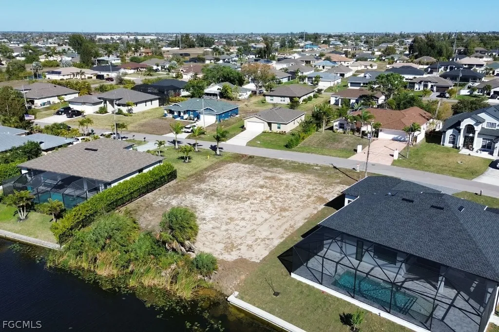 302 SW 26th Avenue Cape Coral FL 33991
