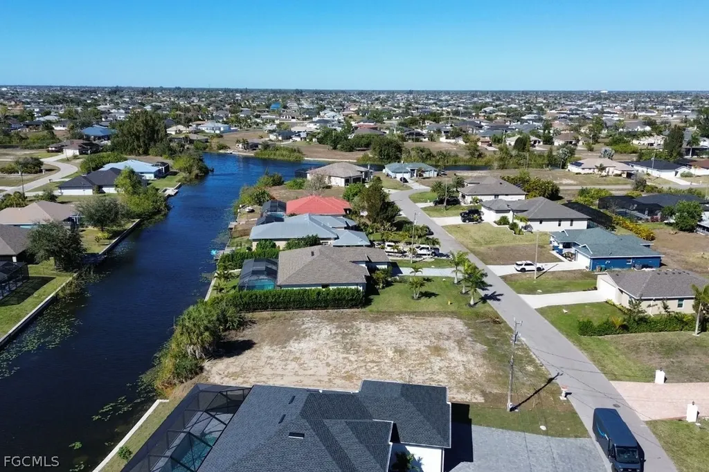 302 SW 26th Avenue Cape Coral FL 33991