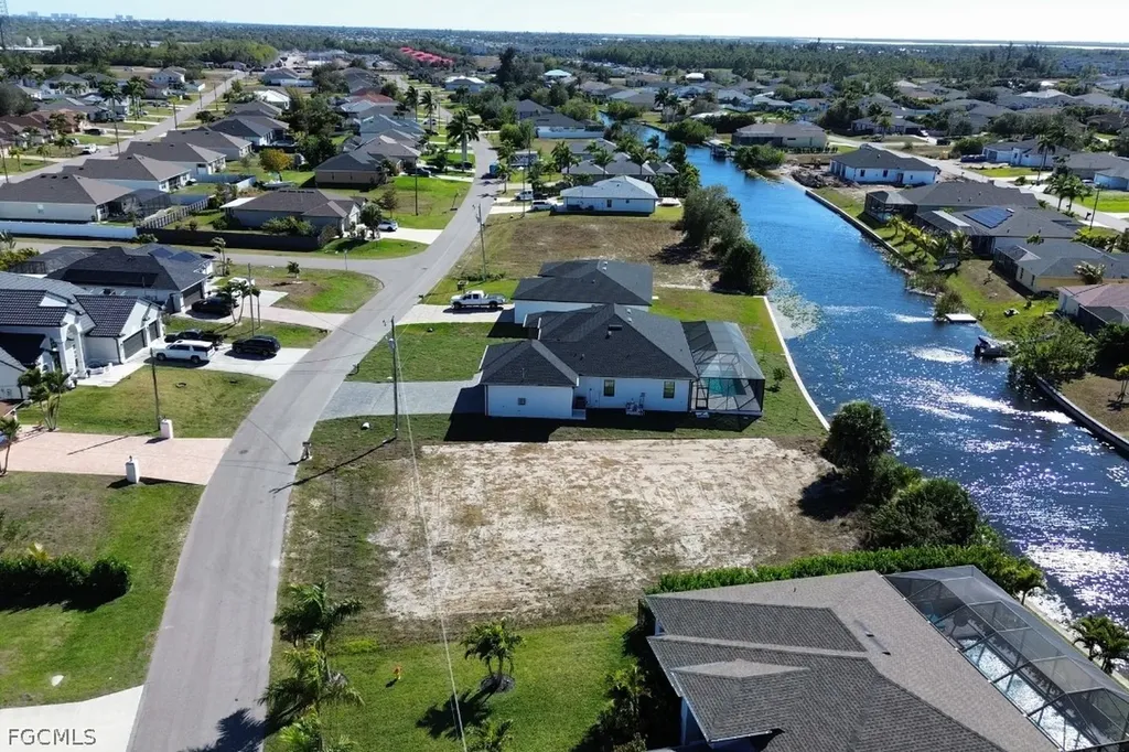 302 SW 26th Avenue Cape Coral FL 33991