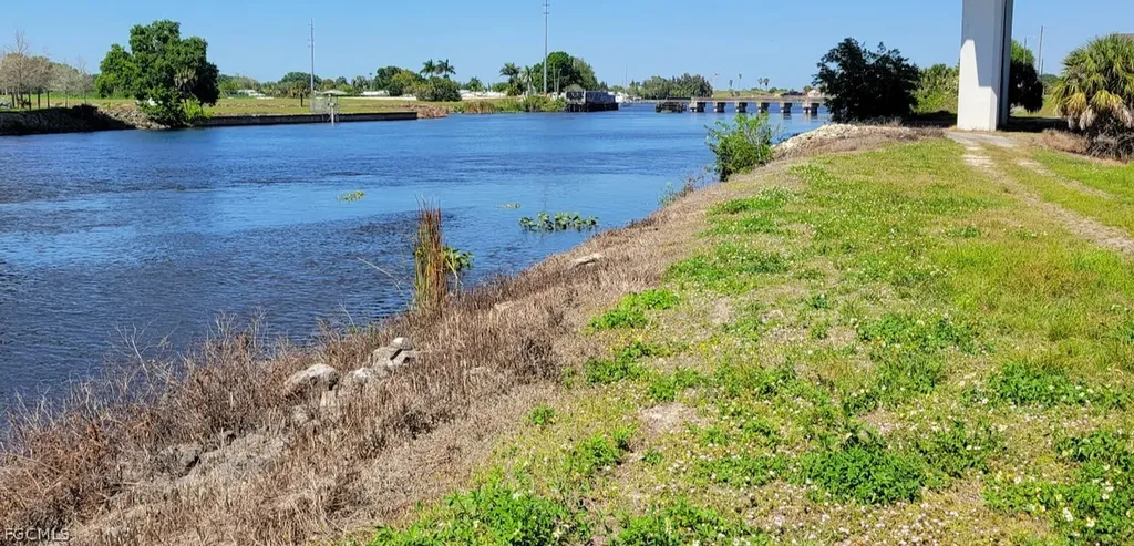 Lot 19 River Road Moore Haven FL 33471